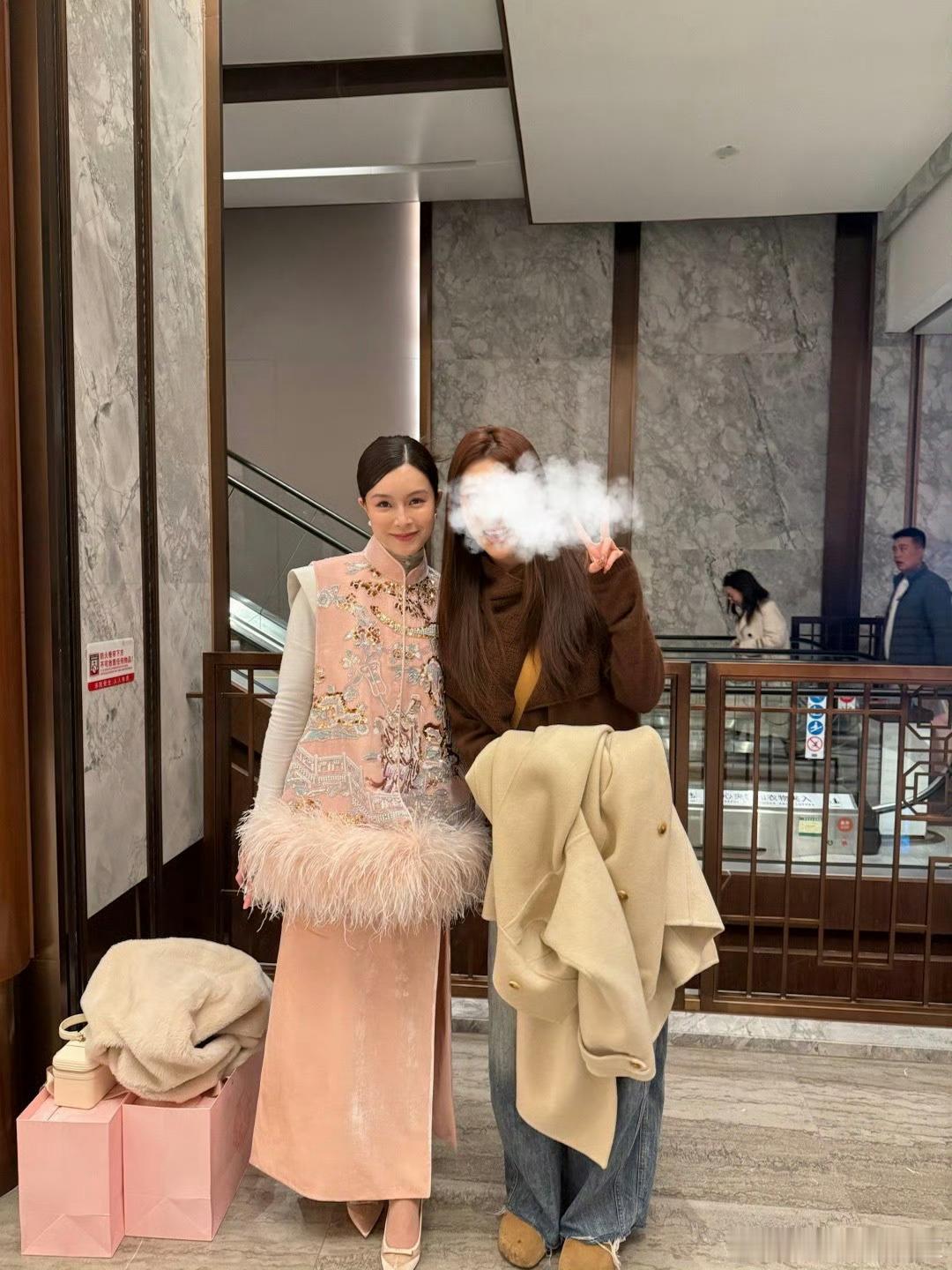 文咏珊产后首露面文咏珊参加霸王茶姬创始人婚礼文咏珊产后首露面，参加霸王茶姬创始