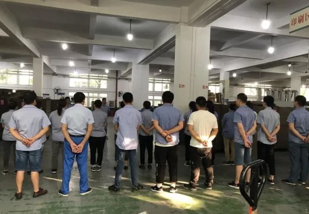 相信今天许多厂子都开会了！开会的主题主要是三个：1安抚工人情绪，承诺会补发