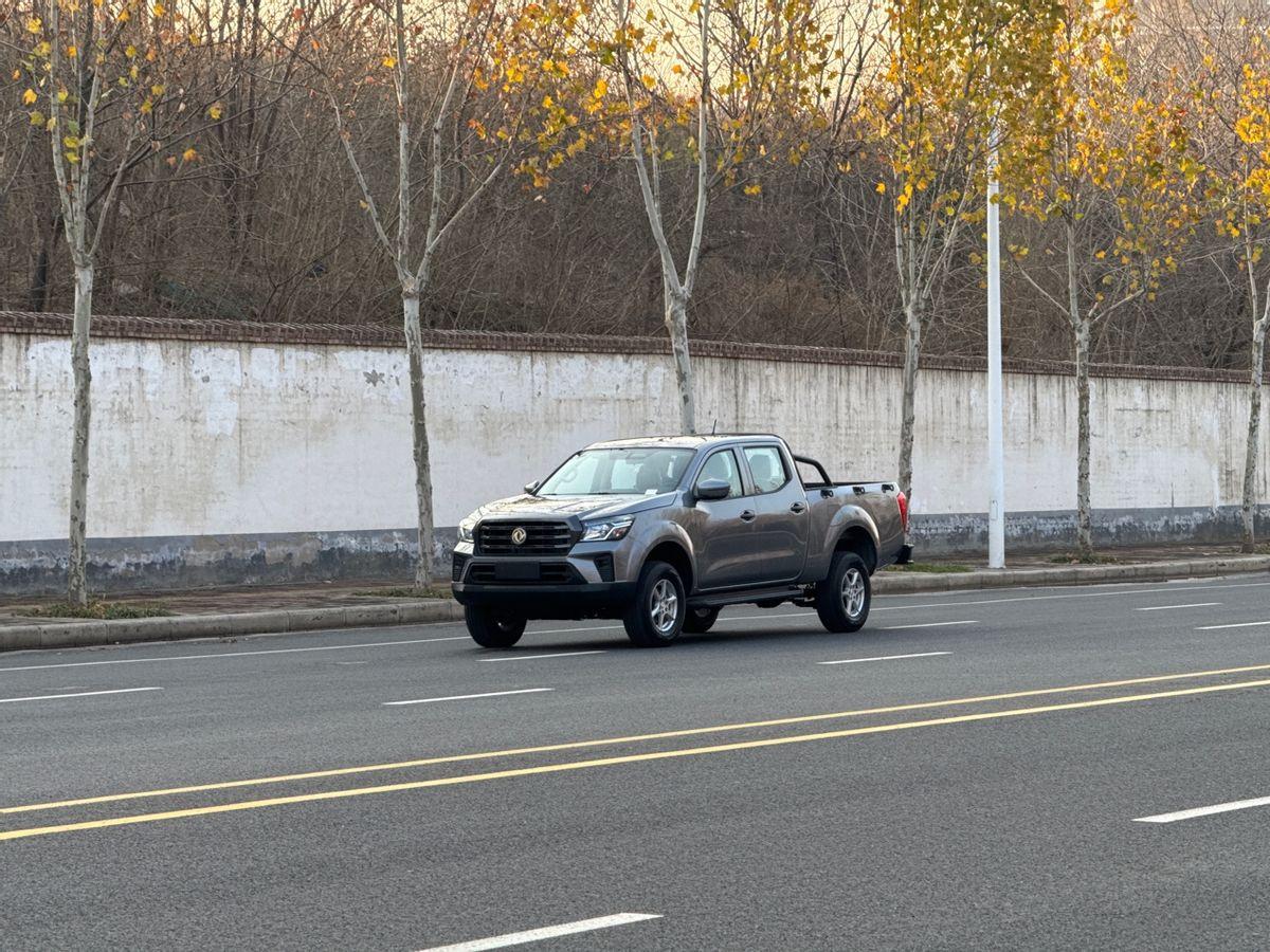 创富皮卡上新？街头实拍郑州日产新款锐骐，近1.9米货厢+金色Logo亮眼今天，