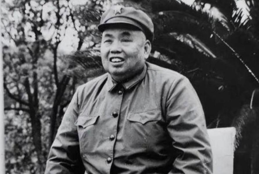 当过军长的人，让他去当副旅长，你觉得他能乐意？1938年，许世友接到任命书，气得