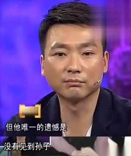 他站在台上，字正腔圆，是国家的脸面。可他说，如果能重来，一定让父母抱上孙子。