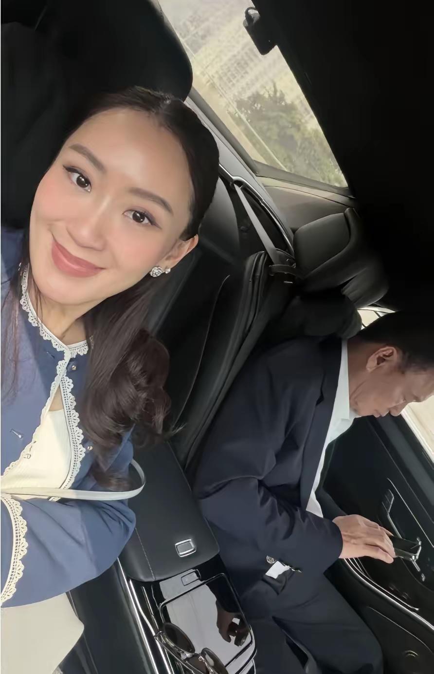 7月7日，佩通坦低调陪伴父亲他信现身吉隆坡。这对感情深厚的父女，难得享受无人打扰