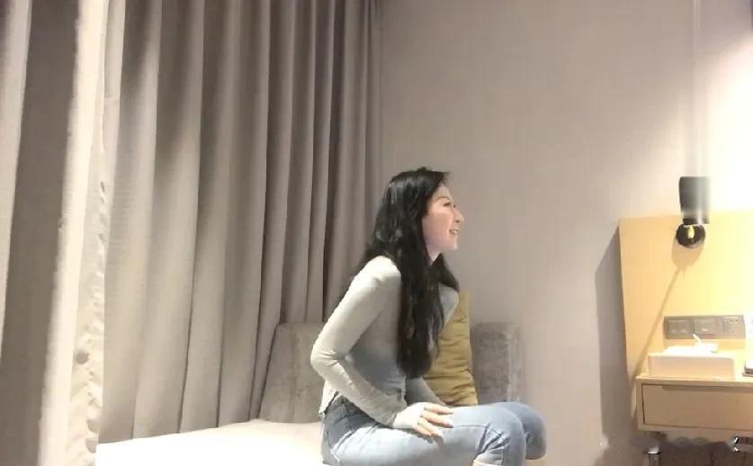 现在人单身很多啊。你们觉得呢。记得之前在大街上，很多都是成双成对的。手挽着手