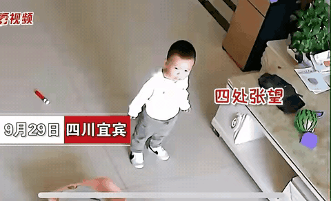 两岁孩子喊着要去世一年的爷爷抱，科学解释不了的，或许是爱。这个孩子出生仅