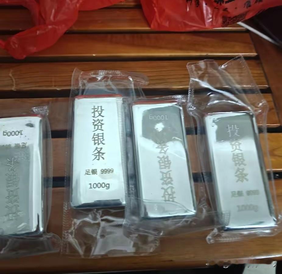 年后去水贝逛了一圈，这白银的行情简直是疯魔了。23号上午那会儿销售价喊到了2