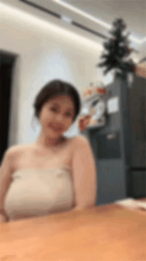 朦胧产生美～这个眼神特写很犀利～