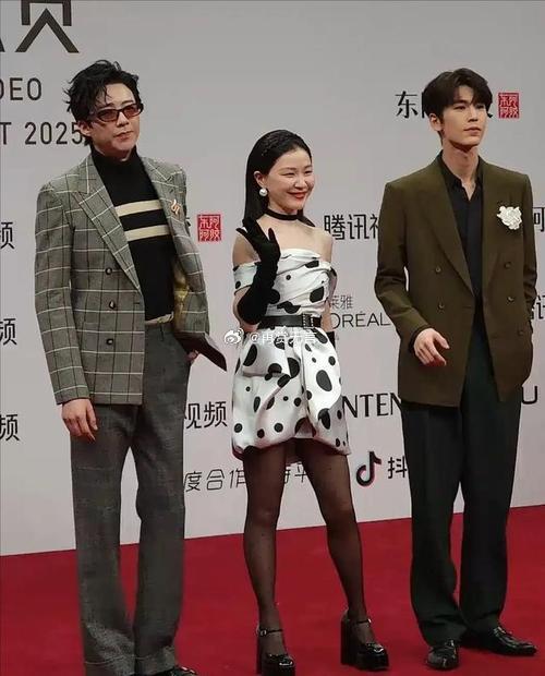 以前以为金靖是普女，才发现她也是大美人。