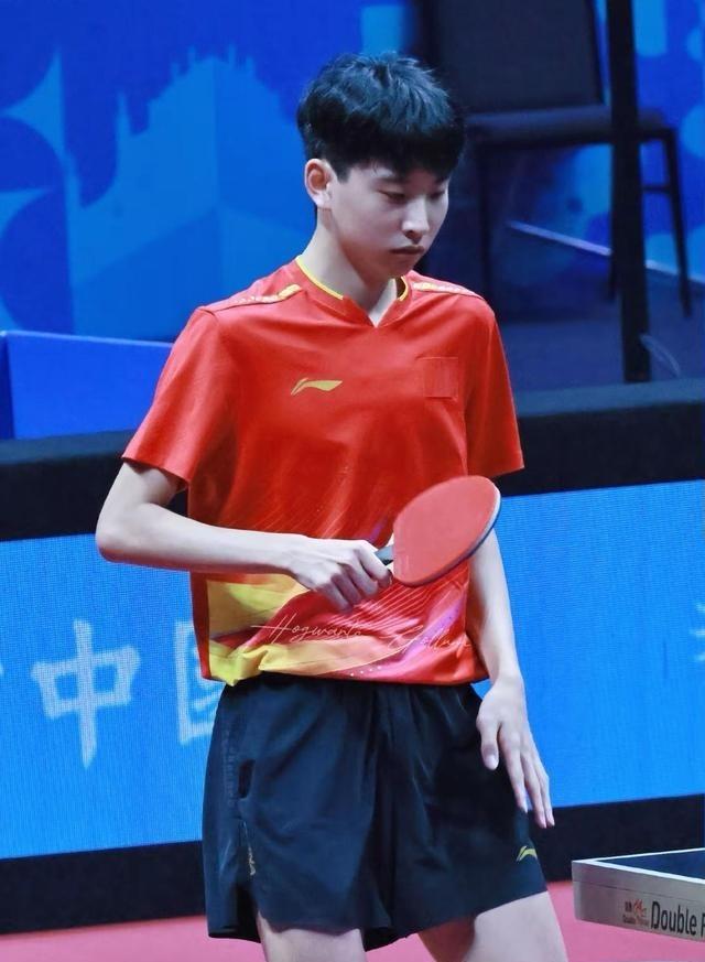 国乒教练组藏不住了，那个9岁破格进省队、15岁进国青的“左手猛兽”，终于浮出水面