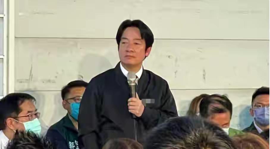 台湾彻底乱套了！竟然出现两套对宪法的解释，一种是在野党依据宪法对行政院院长卓荣泰