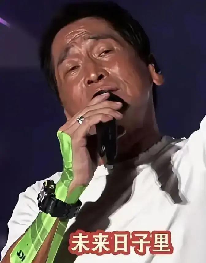 深二度烧伤60%后，他还能开演唱会2001年，齐秦在北京家里做拔罐，理疗师