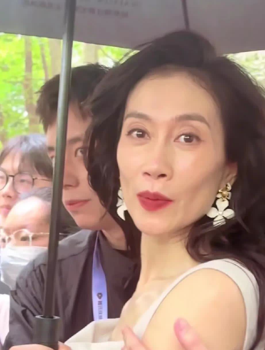 最近，温峥嵘出席活动，怎么会这么瘦呢？，都脱相了。这还是那个满脸狰狞的主