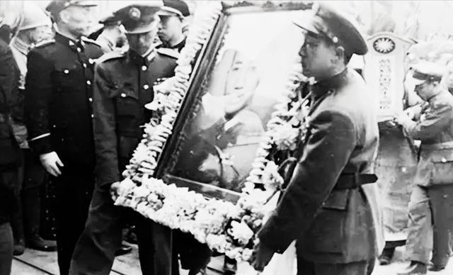 戴笠死后，老蒋亲自下令财政部会同调查局清查戴笠遗产，结果第一天清查，就让在场人员