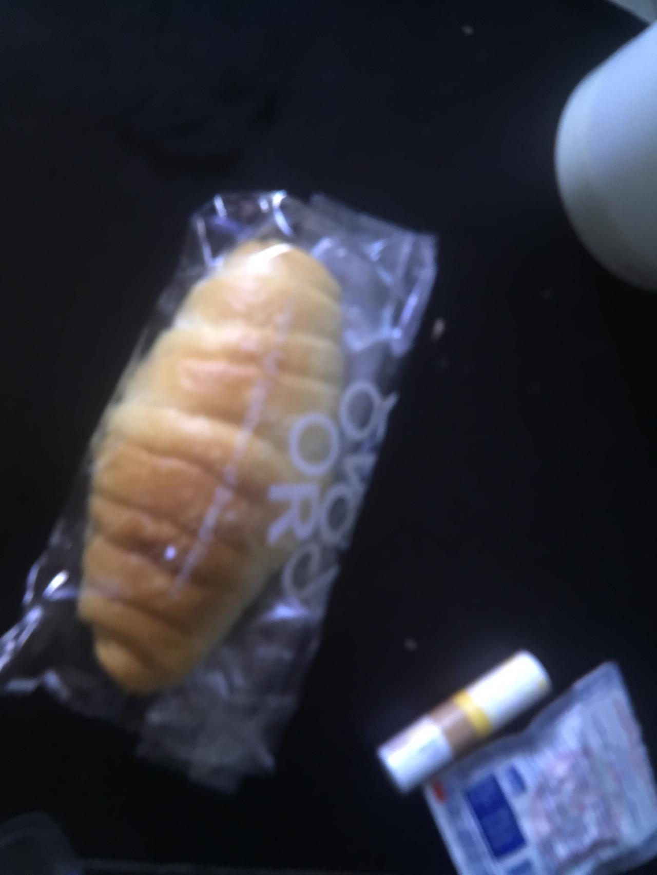 我不知道你们是怎么样，就是我特别喜欢吃面包，要那种刚烤好的，第一张图这个有一点点
