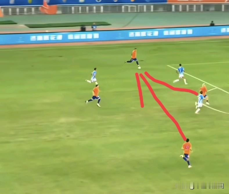 克雷桑什么时候才能改掉自己的独狼习惯啊。明明是一个四打三的局面，明明是传个球给