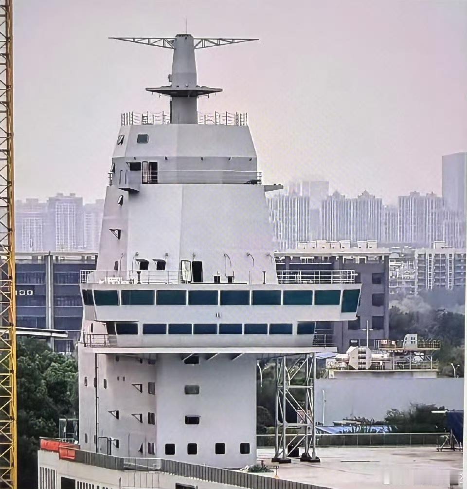 这下看得清楚了吧？！大平板上的“海鲜餐厅