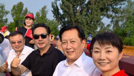九三阅兵的后劲很大，昨天视频被各种刷屏！而73岁唐国强和61岁刘劲，两人观礼九