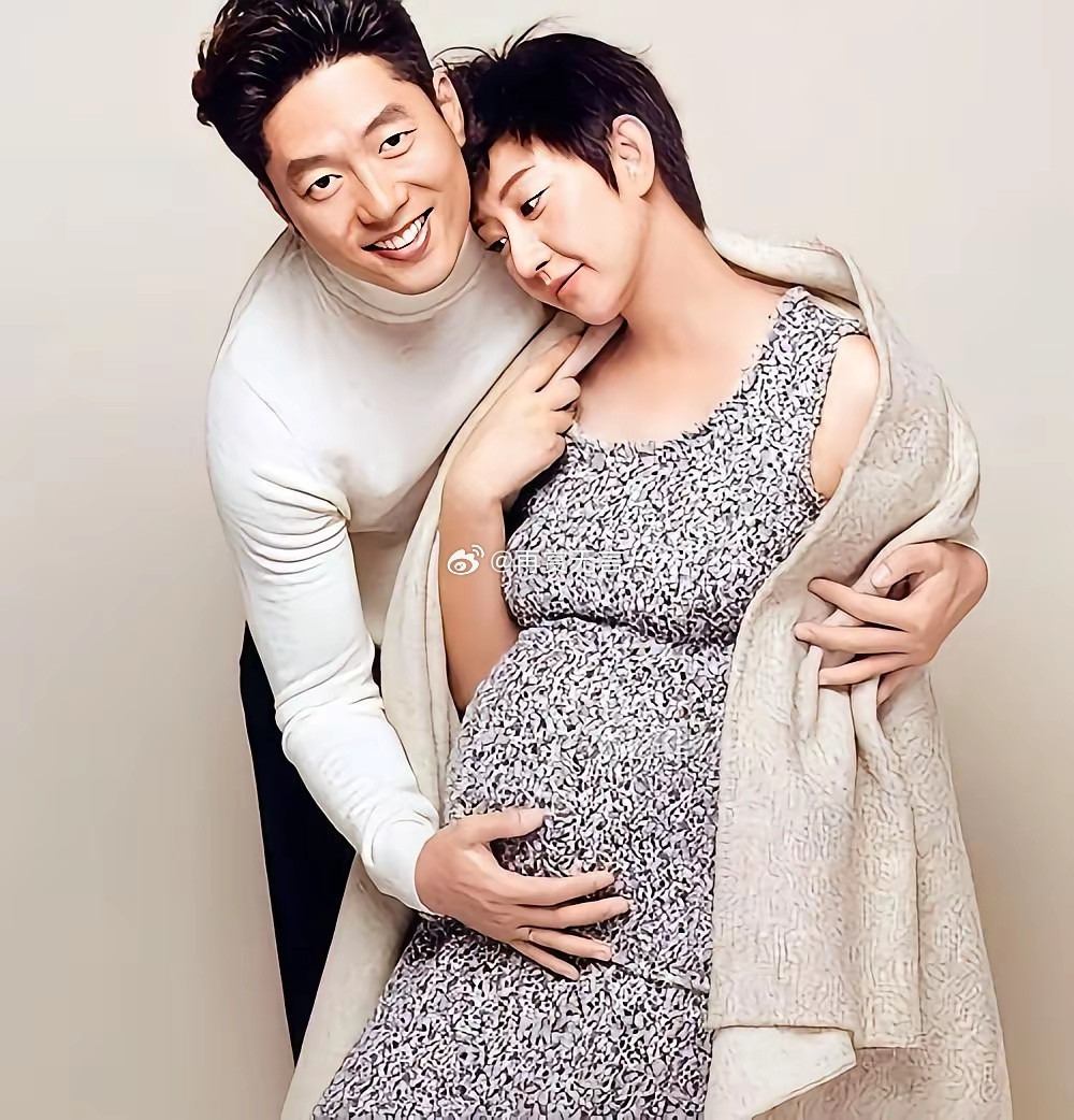 都说姚晨配不上凌潇肃，一看他的现任妻子，才知道姚晨当年美的有多惊为天人。