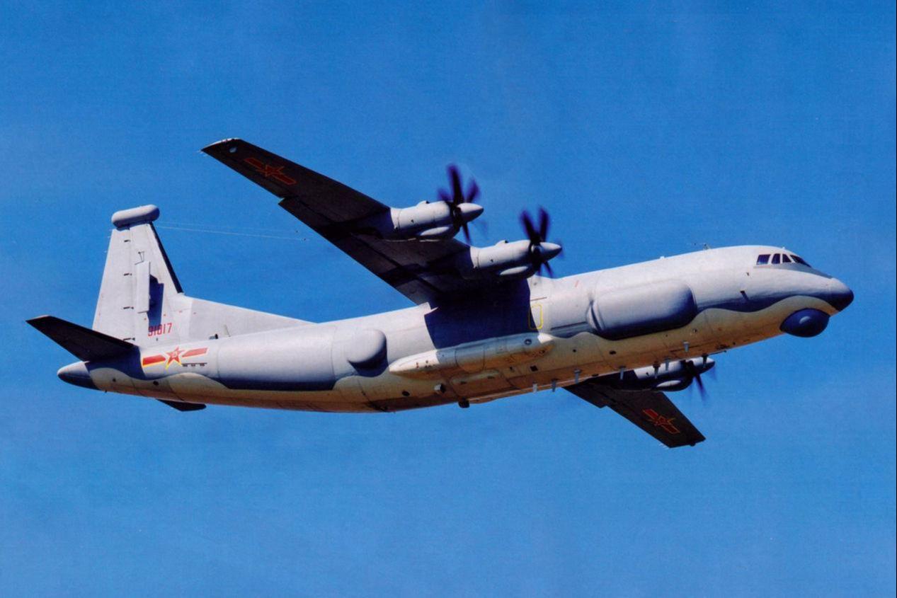 根据中国国防部的消息，东部战区一架运-8反潜巡逻机在东海例行巡逻时，遭遇不明航空