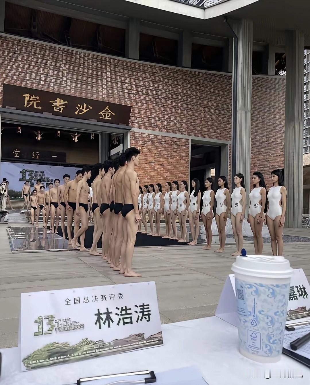 谁能想到，“书中自有颜如玉”居然在金沙书院里被玩成了实景真人秀。往日里飘着墨香的