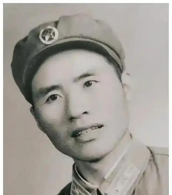 他曾是福州军区40岁以下师职里的1%，被拟任正军职，却要当副职1969年11月