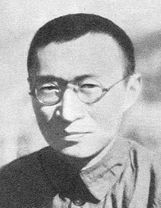 1974年1月25日凌晨，王稼祥在病榻上最后一次睁开眼睛，紧紧握住妻子朱仲丽的手