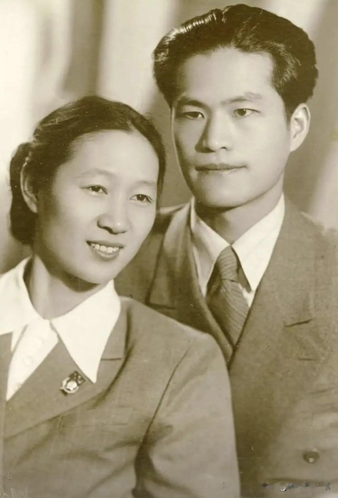 20世纪50年代，​瞿独伊和丈夫李何的苏联的合影，李何是《人民日报》资深记者、国