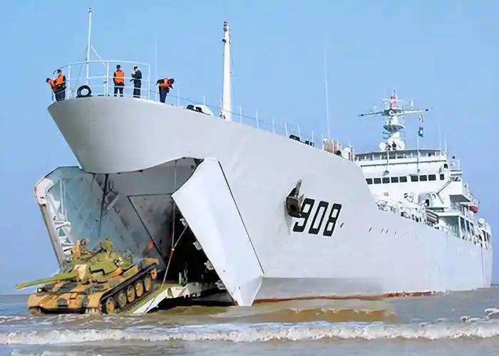 中国为何继续大量建造已过时的072A登陆舰？072那巨大的内部空间，完全可
