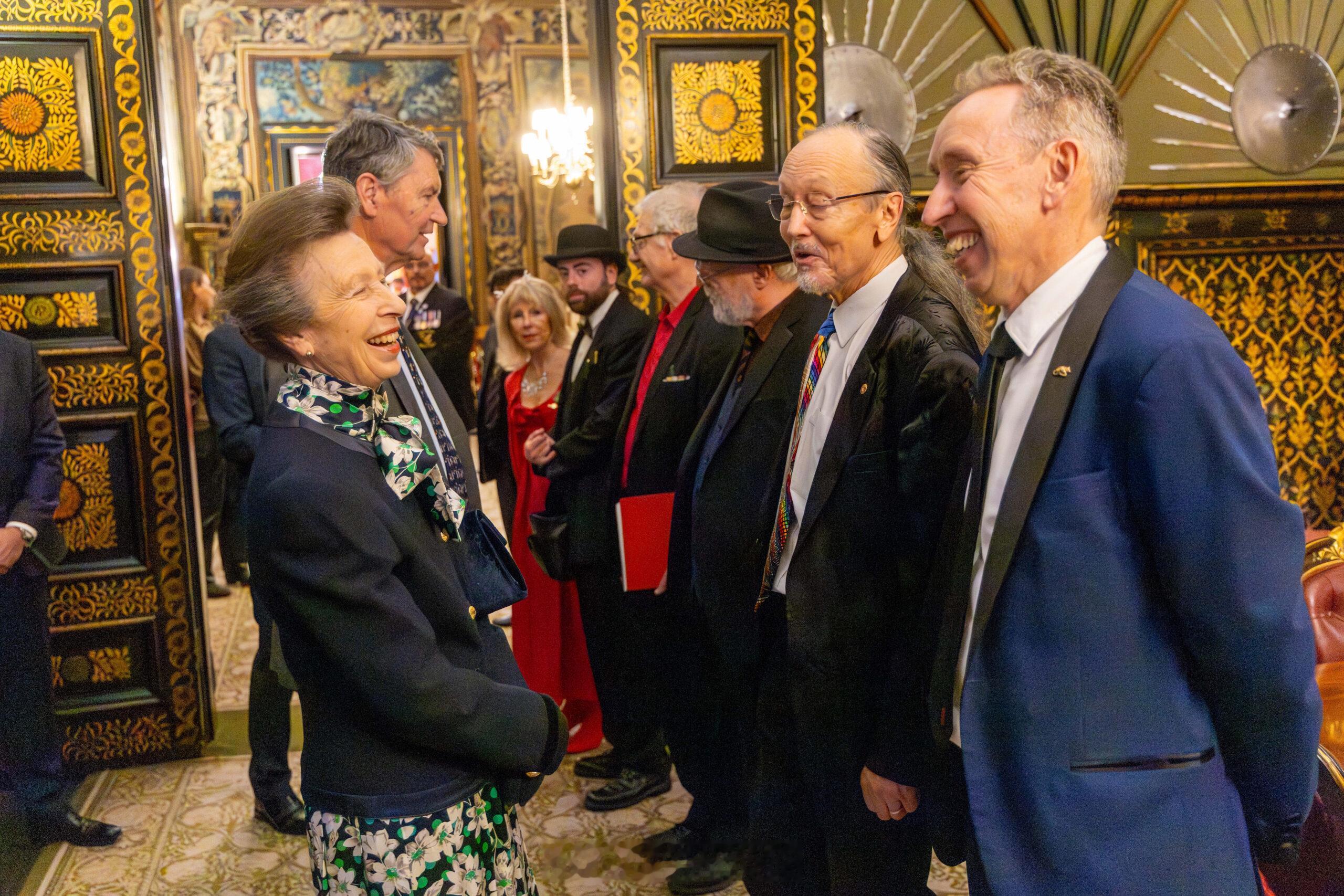 英国王室【补图】2025年11月27日，安妮长公主和蒂莫西劳伦斯爵士在伦敦圣