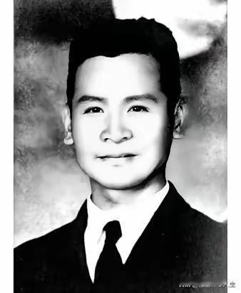 1951年上海抓了个国民党特务，这人熬不住审问说了实话。他说南京雨花台乱坟岗埋了
