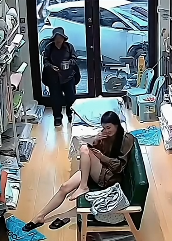 开始挺高兴一说生8个孩子翻脸了