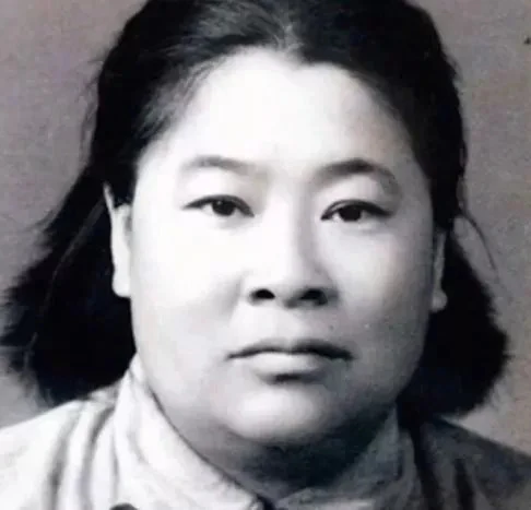 1933年，许世友听说部队有一位出身武当的女侠，就要上前切磋一番，看看到底是武当