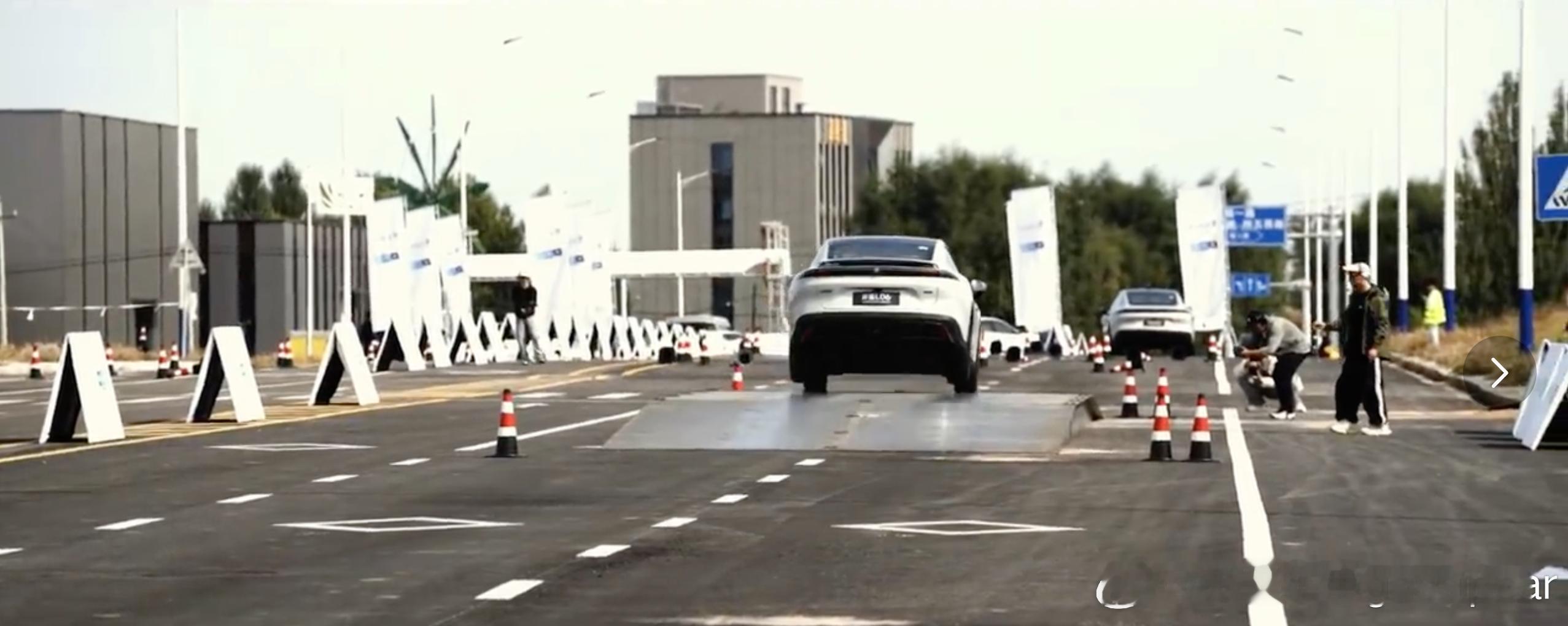 你知道自主品牌为了打造更好底盘,有多努力吗?如今深蓝L06用众多离谱造就超级靠谱