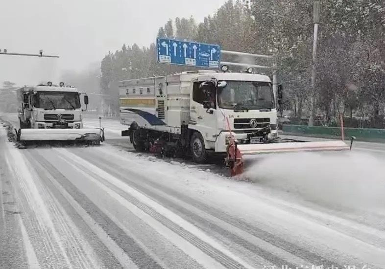 【石家庄迎来大范围降雪环卫部门迅速行动清雪除冰】河北迎今冬初雪2025冬季初雪