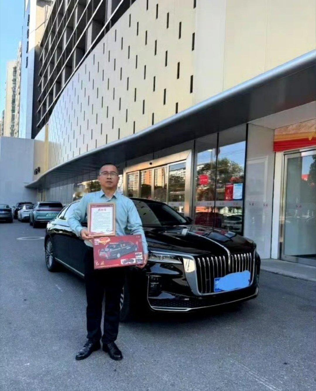 今年93阅兵最戳人的，居然是那些开完盛典就开回菜市场的“百姓礼宾车”！之前刷到