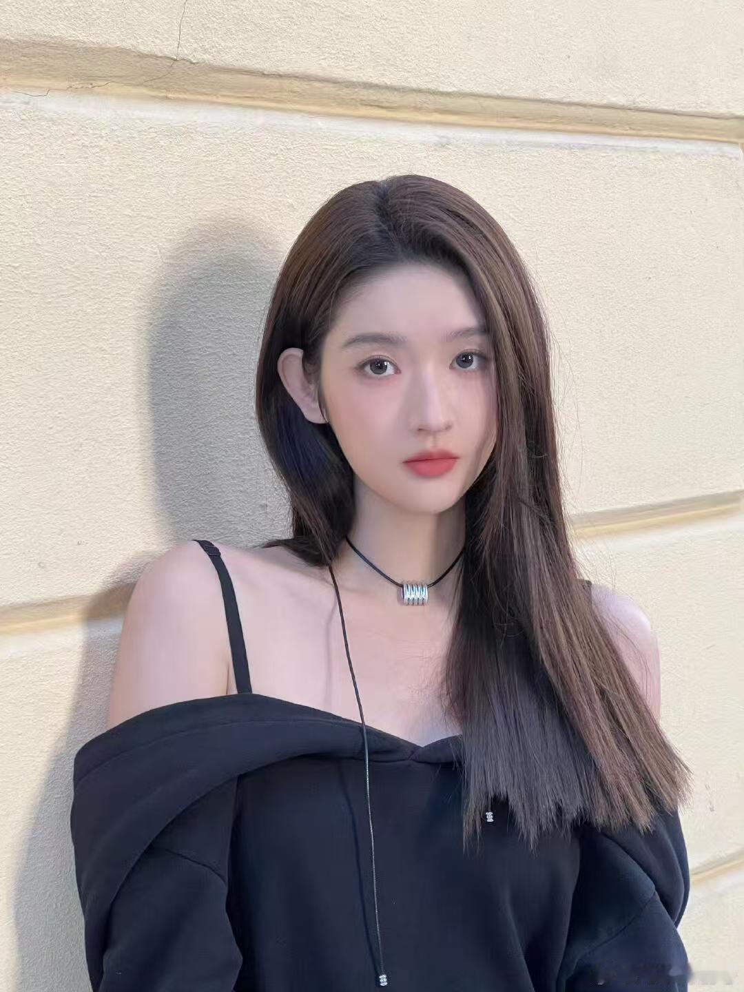 王玉雯直播玩游戏心率飙升180看到咱们王姐在玩游戏，真的是让我都觉得有点哭笑