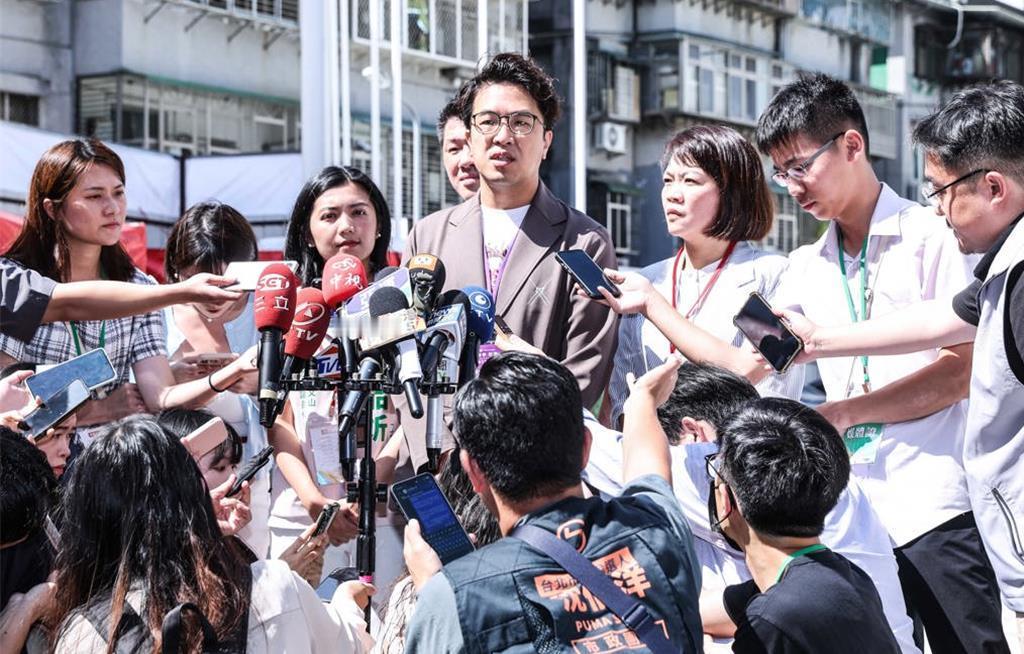 “洋流”逼近蒋万安？蓝营人士：像是兴奋剂，绿营支持者会陷入狂热状态民进党上下总