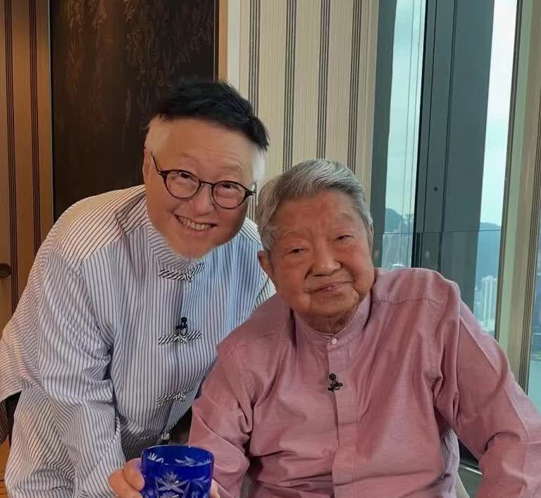 83岁的蔡澜走了其实一切有迹可循早在今年3月份，他78岁的弟弟蔡萱于新/