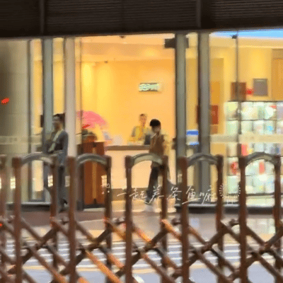 4.23日，莎莎到达北京，vip通道乘车离开机场，晚上11点47分，莎莎她们