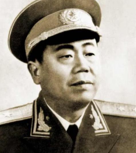 1950年代，有国家干部觉得空军飞行员的伙食标准太高了，要求下降，南京空军司令员