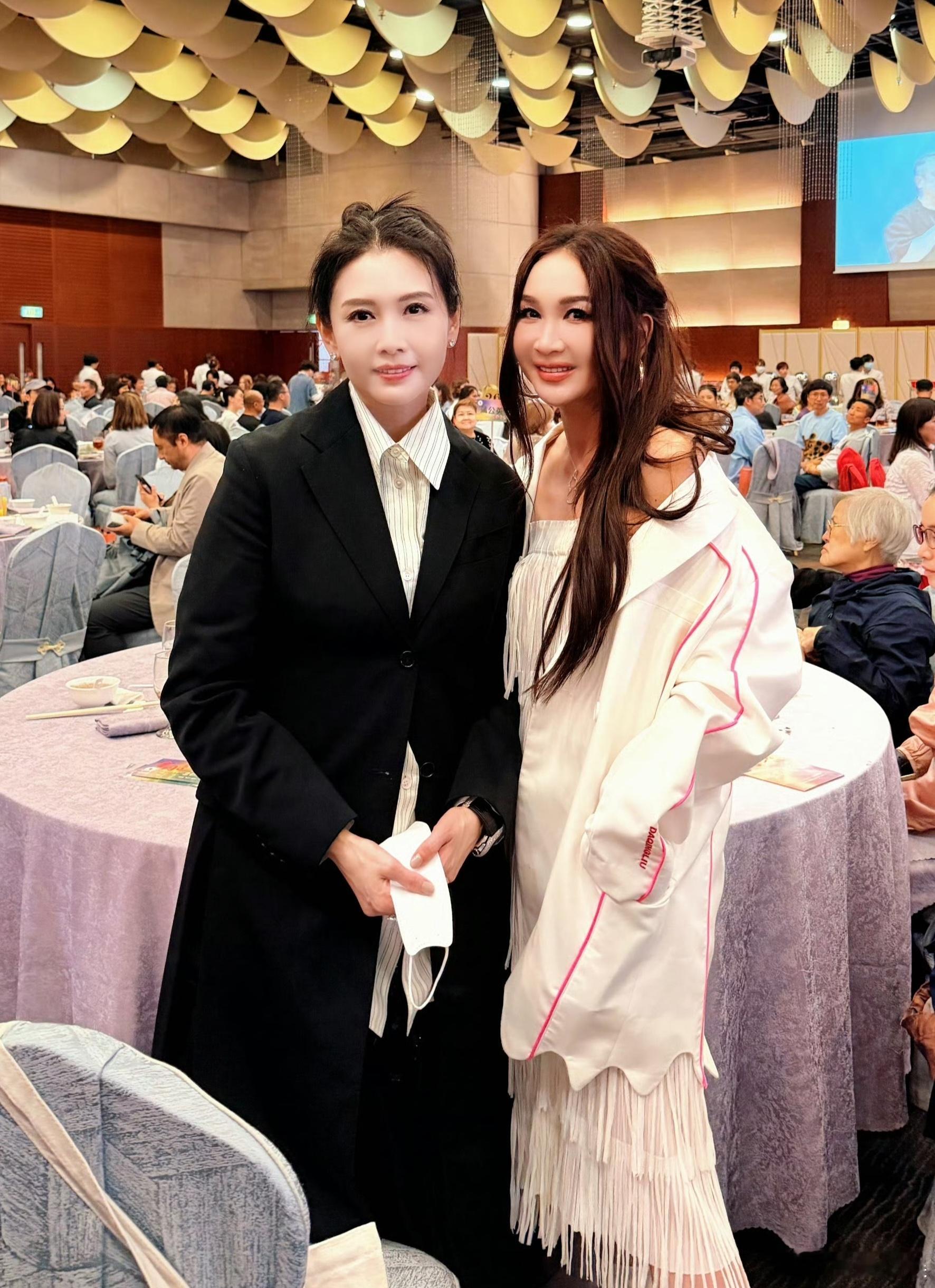 57岁邱淑贞与59岁温碧霞同框邱淑贞温碧霞同框邱淑贞好美