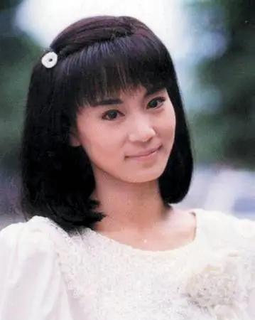 刘雪华路演瘦到认不出，那个美美的女神不见了。刘雪华年轻时太美了，琼瑶的御用女演