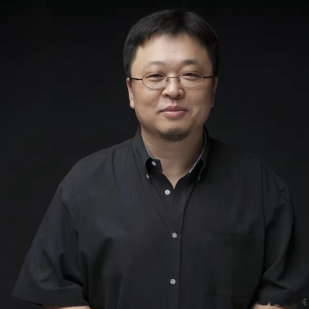 罗永浩骂智能电视那天，评论区被顶到第一的留言不是骂厂商的。"我家电视盖了块布，半