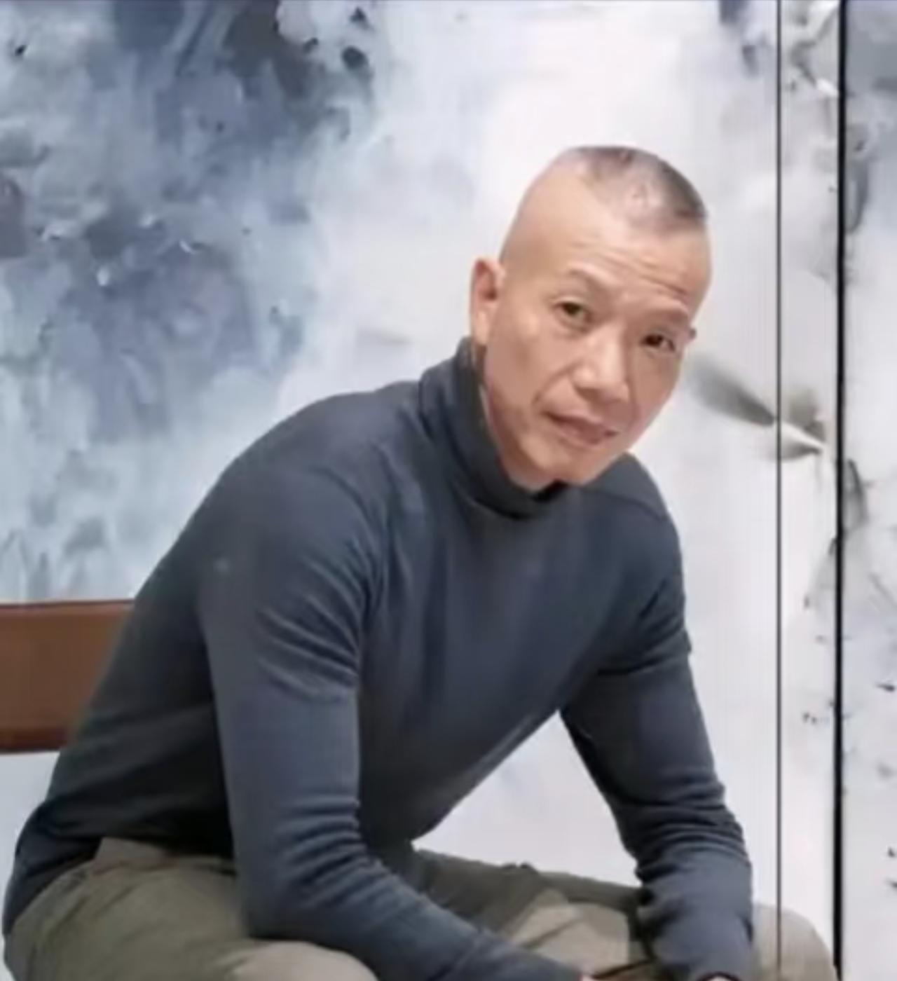 估计蔡国强这次肠子都悔青了不是因为他没有把现场收拾干净，也不是因为当地政府跟着