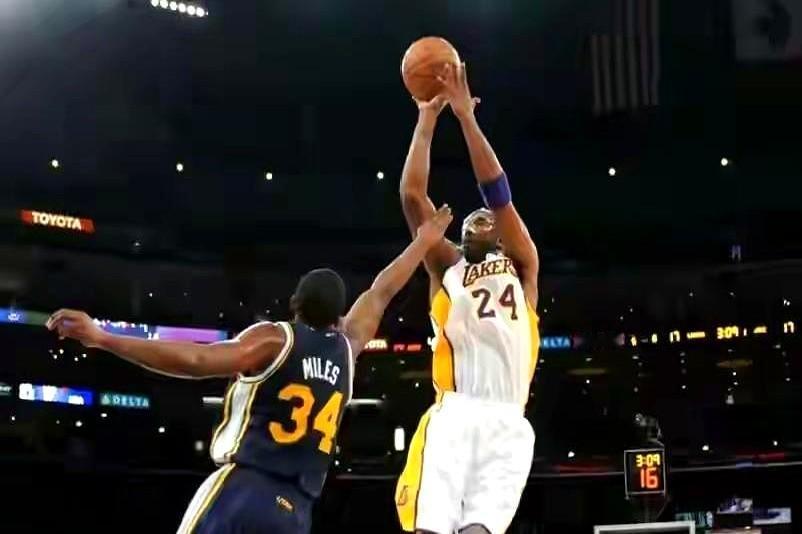 别再争GOAT了，勒布朗的得分数据已经不是一个级别了。常规赛得分直接干到了4