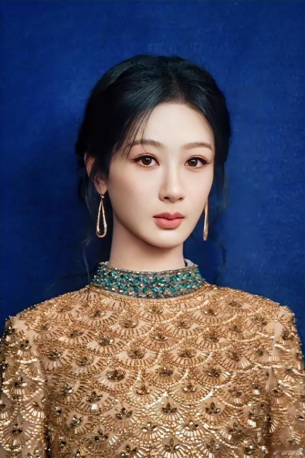 昨晚微博之夜，你以为热搜会是肖战史无前例的“三封”微博King，或是杨幂那边因