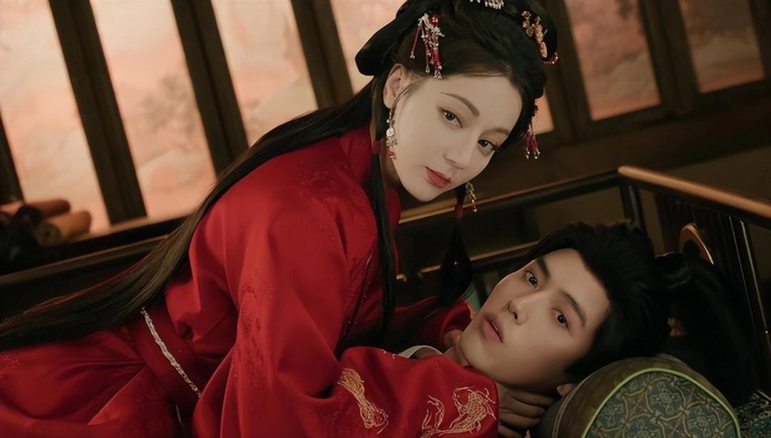 《白日提灯》开播，直接刷新了纪录。2026年3月28日中午12点，迪丽热巴