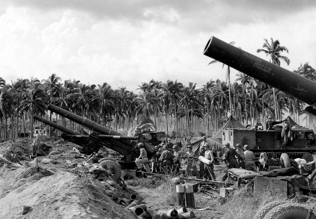 [呲牙笑]在中国耀武扬威，到了南洋就挨了美国人的巨炮——1944年10月27日，