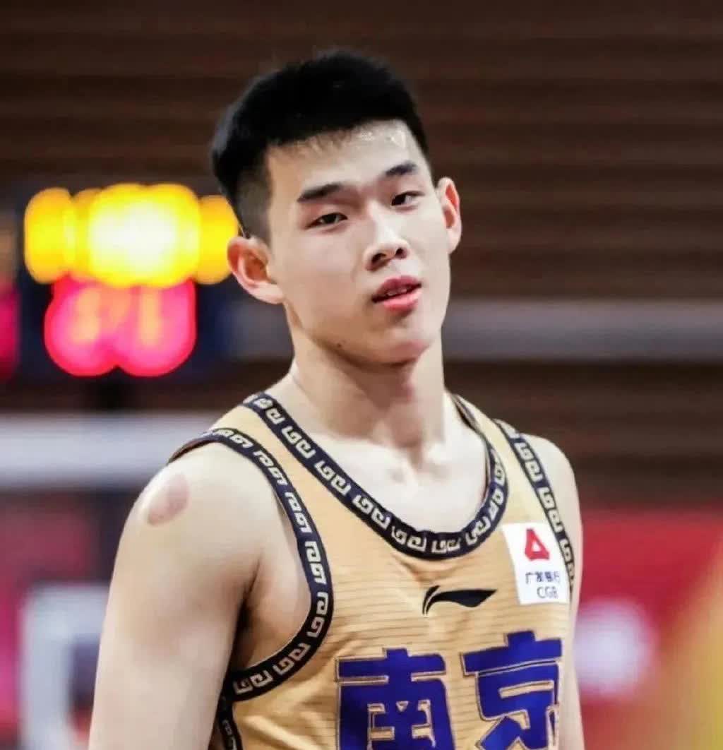福建籍球员🏀遍布联盟8支球队王哲林、林崴领衔，福州厦门谁更强❓陈林