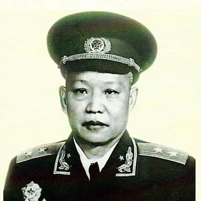 1952年，后勤部一位副部长看见女儿骑着崭新的儿童车，便问妻子是不是拿钱买的。妻