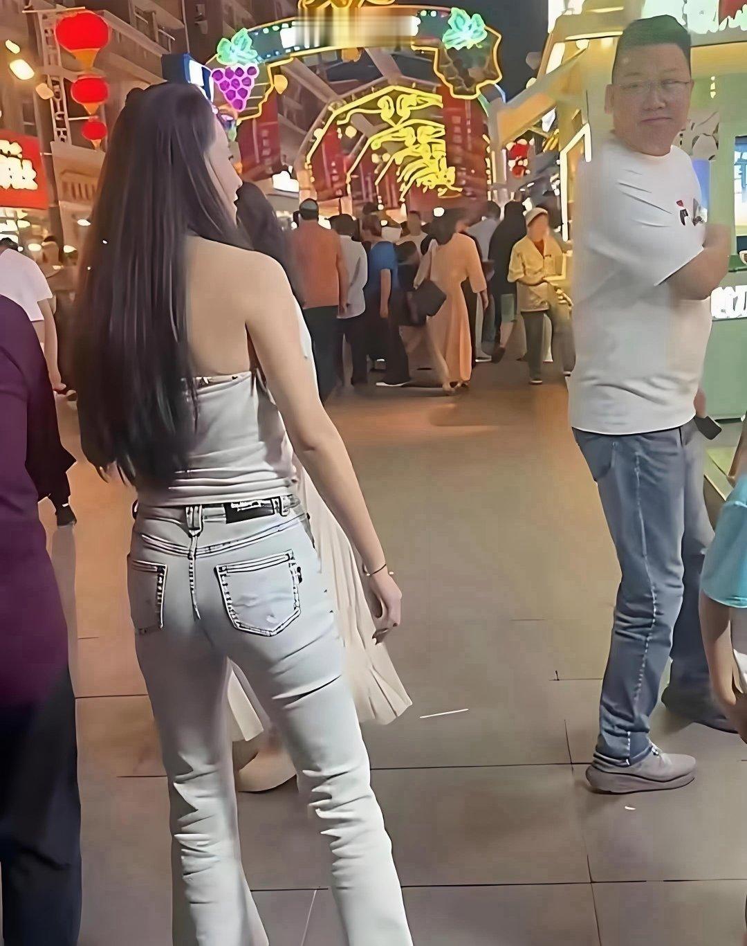 还以为森林北啥神仙颜值，能把汪峰迷得神魂颠倒。直到偶遇，才发现没了滤镜，这姐们长
